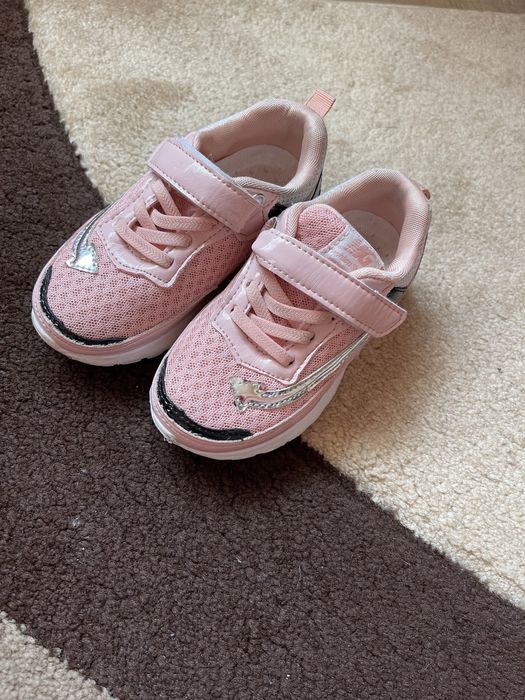 Кроссовки 28-размер