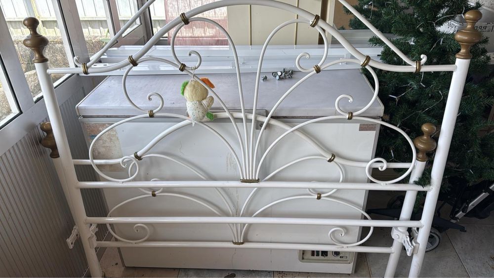 Cama em ferro com colchao