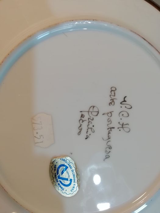 Prato pintado à mão com abas em metal V.C.M V.C.H (arte portuguesa)*