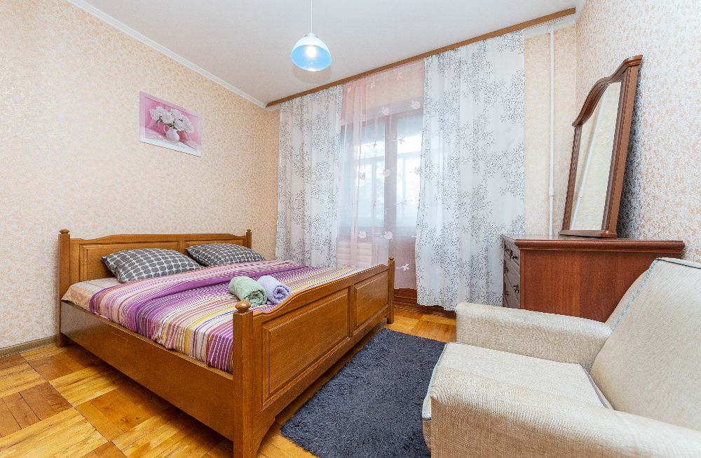 3к.Подобово,Почасово,метро Лівобережна 8 хвилин ходьби