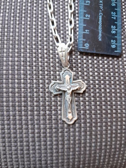 Продам серебряную якорную с крестиком 925'