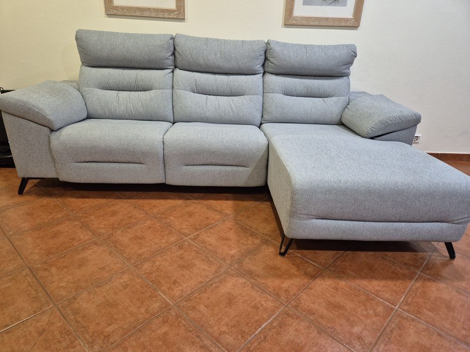 Sofá Chesslong Motorizado com arrumação - 1 ano