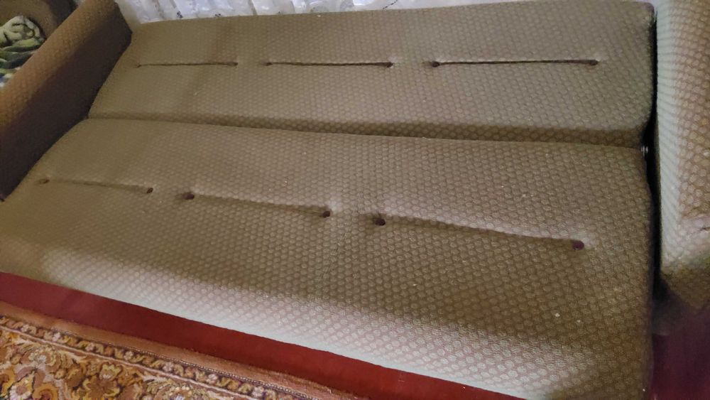 Диван  1.10 на 1.84, натуральное дерево