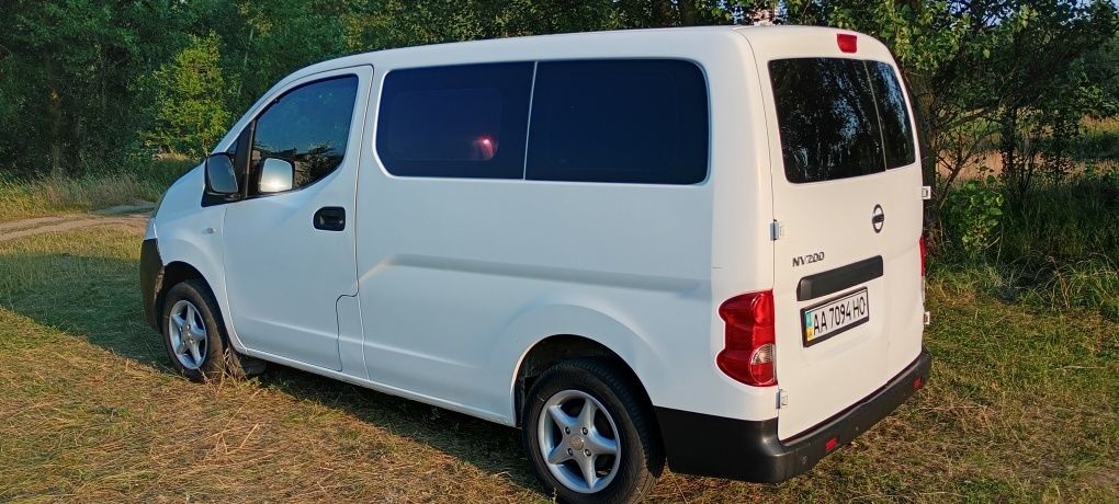 Nissan NV200 2011