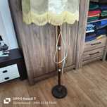 Stojąca lampa nocna z abażurem