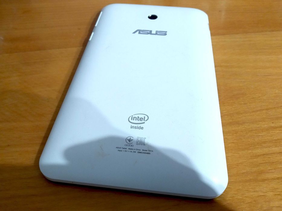Планшет  ASUS невеликий