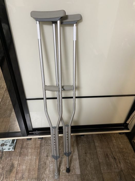 Алюминиевые Костыли, милиці