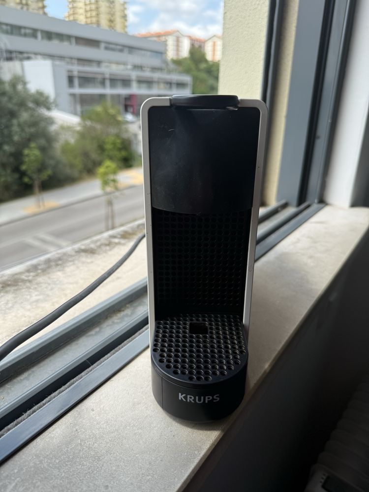 Máquina de café Nespresso nova