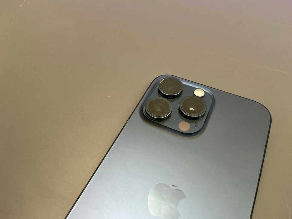 iPhone 15 Pro Max 256GB - pasek jasnych pikseli