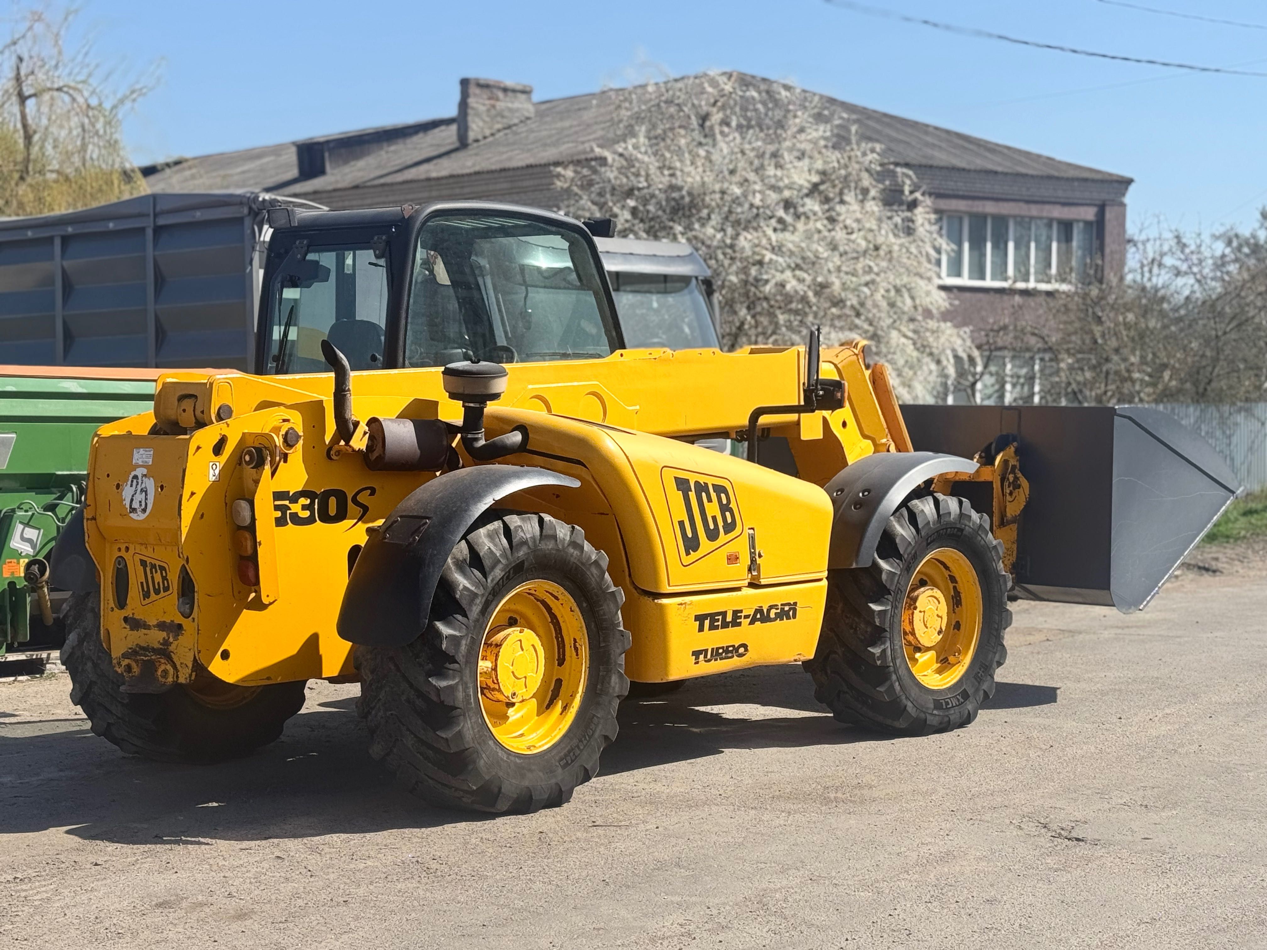 Продам телескопічний погрузчик JCB 530-70