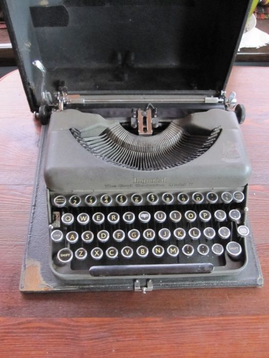 печатная машинка Imperial Good companion model t portable typewriter