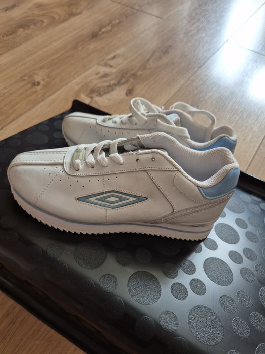 Buty Umbro nowe 37.5