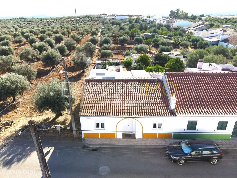 Moradia Tipicamente Alentejana em Lote de 224 m2 - Vila Boim
