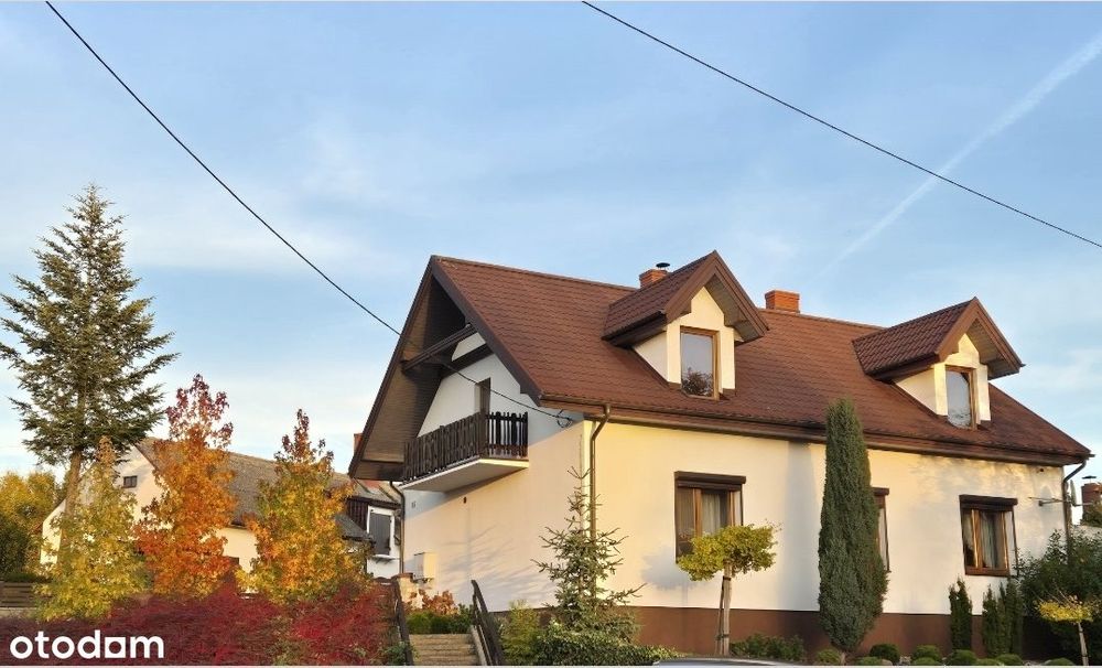 Przestronny dom z garażem i ogrodem w spokojnej okolicy