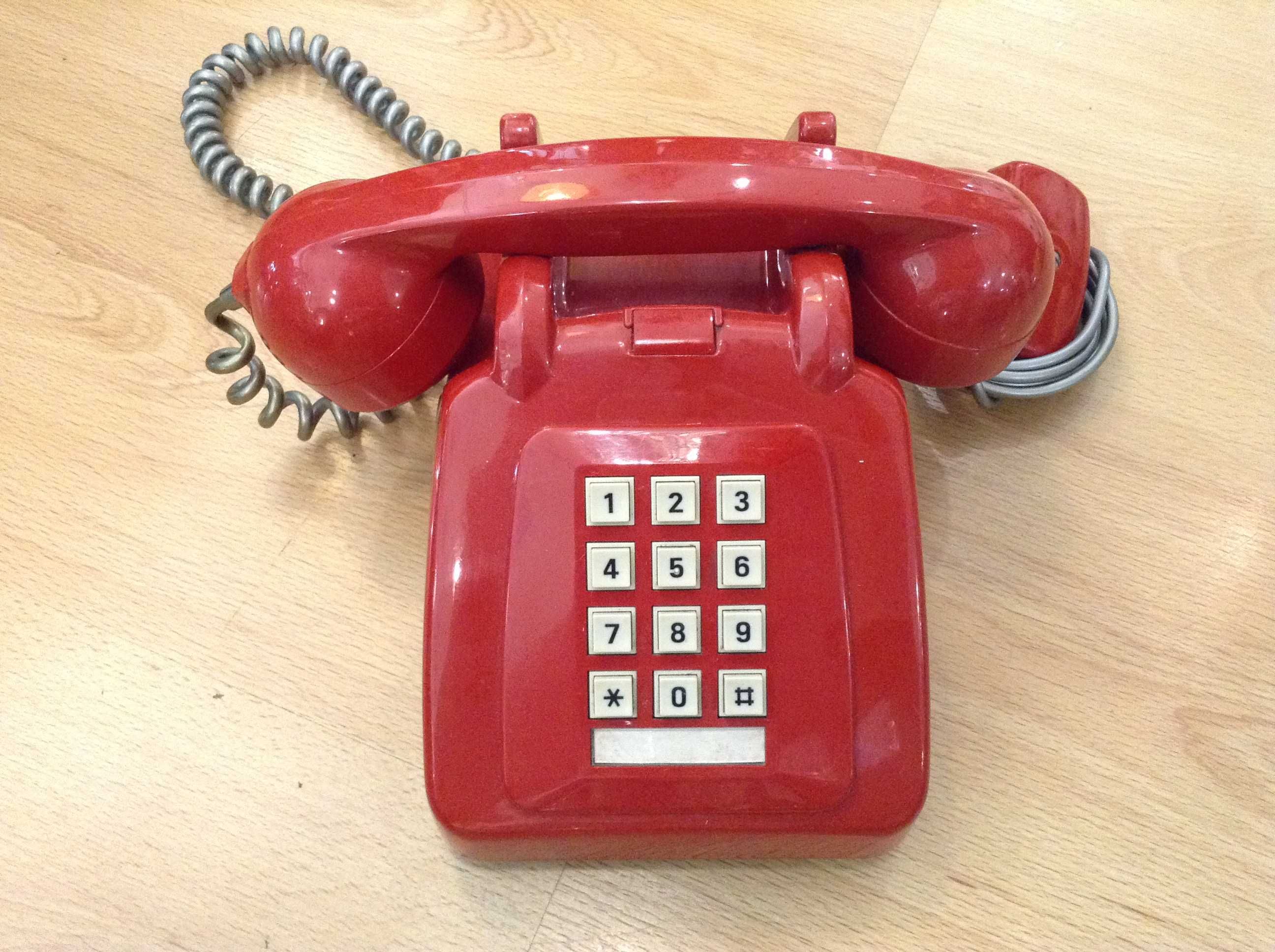 Telefone teclas Vermelho 50 € -Telefone creme de discar 18 € -Original