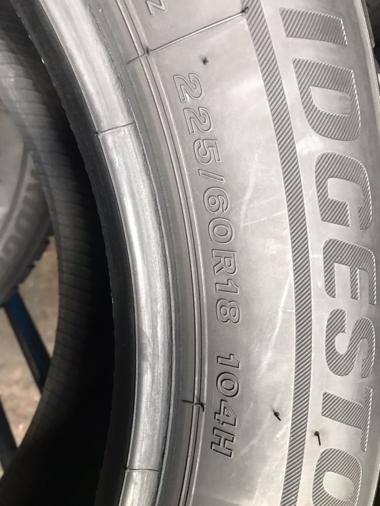 225/60/18 R18 Bridgestone Blizzak LM001 4шт зима