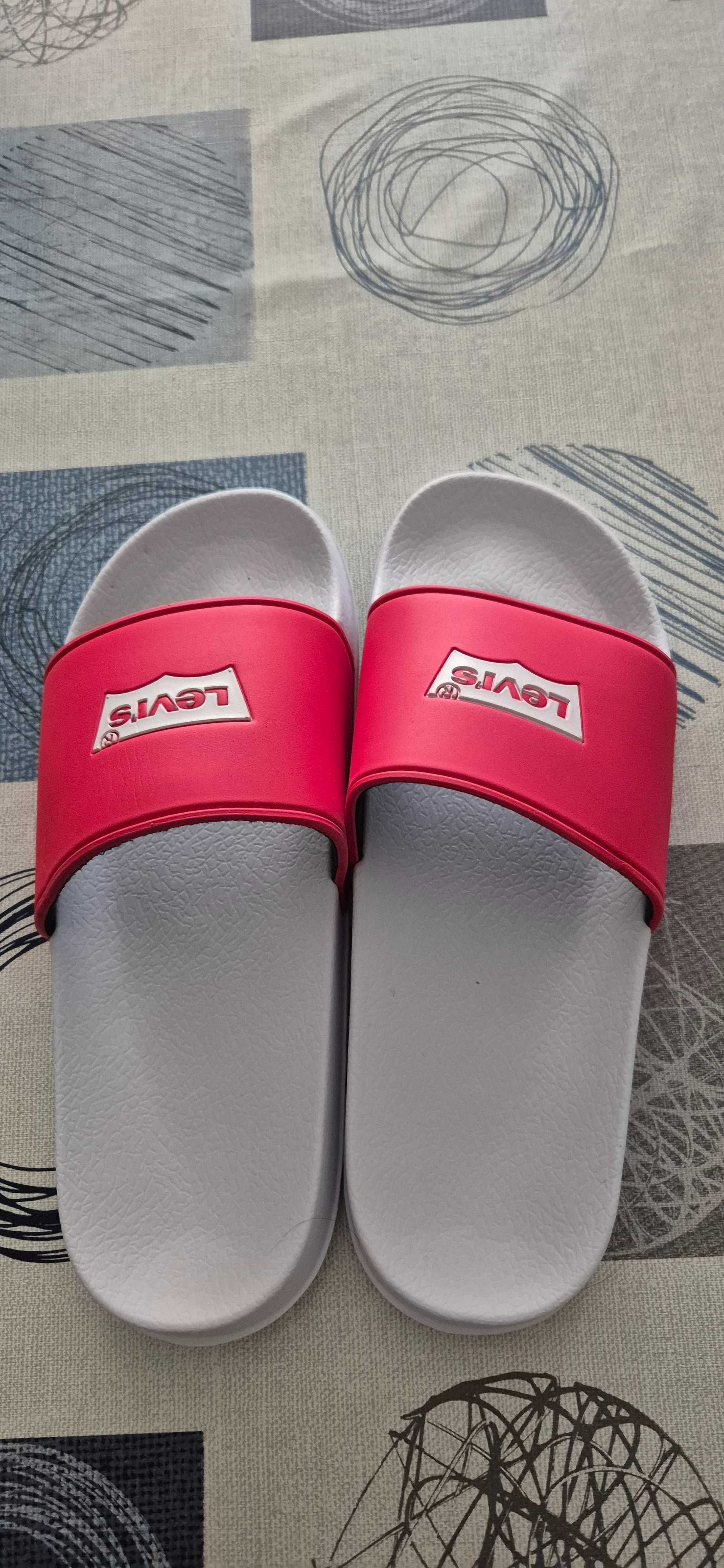 Chinelos Levis novos
