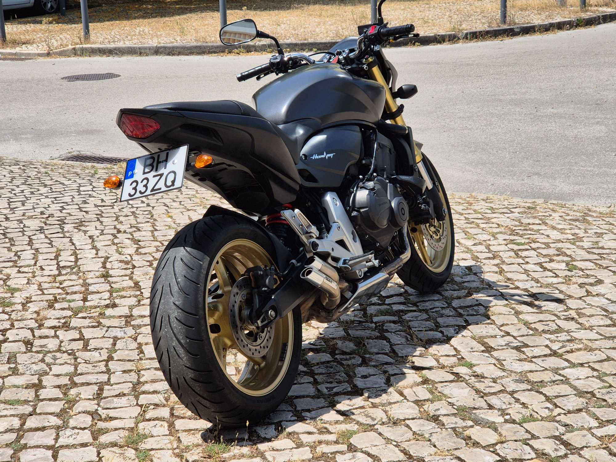 Hornet 600 como nova
