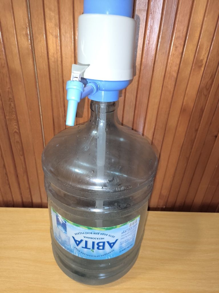 Бутыль для воды с помпой