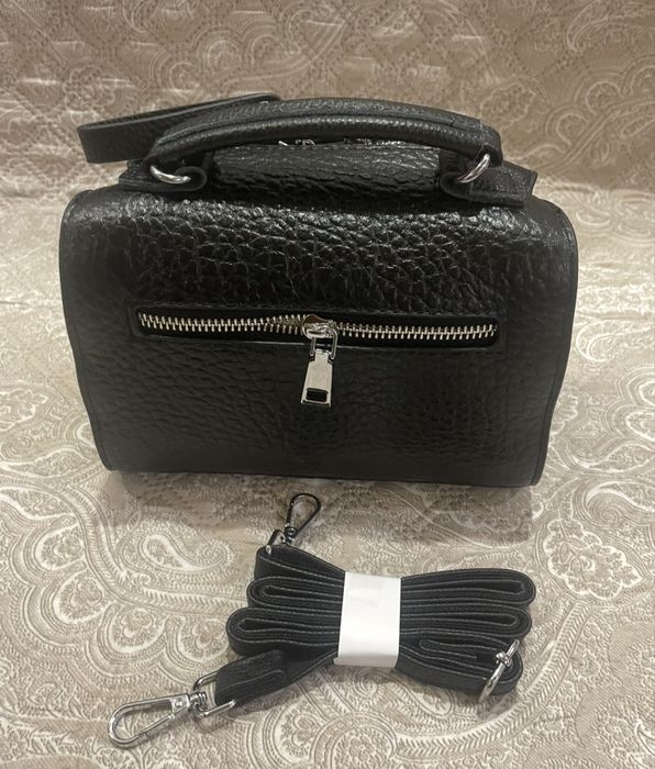 Елегантна шкіряна, красива сумочка