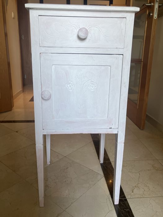 Mesa de apoio de madeira, rosa claro estilo area store Zara Home