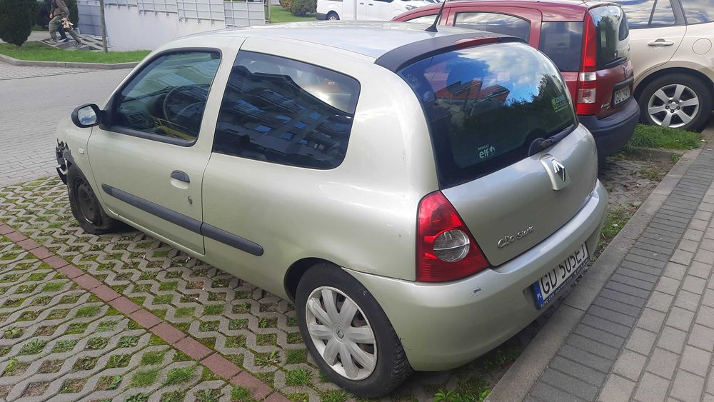 Renault Clio 2007 mały przebieg uszkodzony