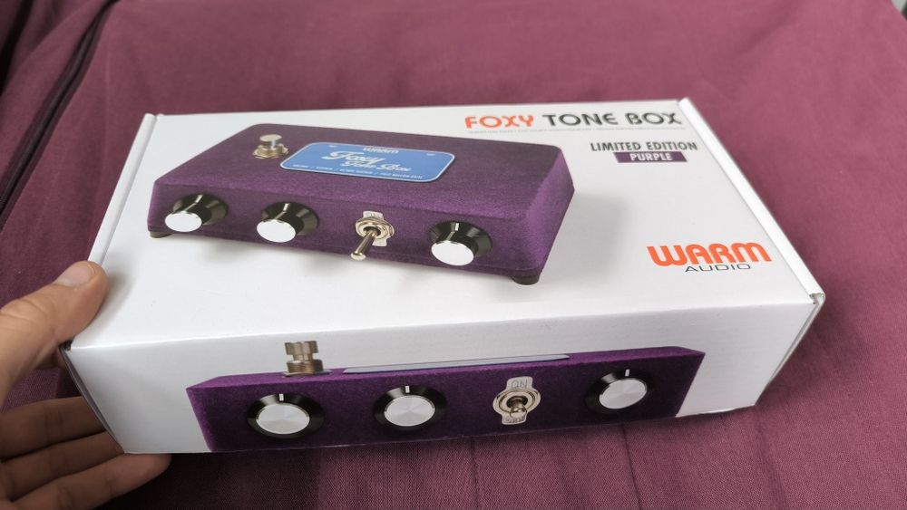 Warm Audio Foxy Tone Box fuzz fioletowy