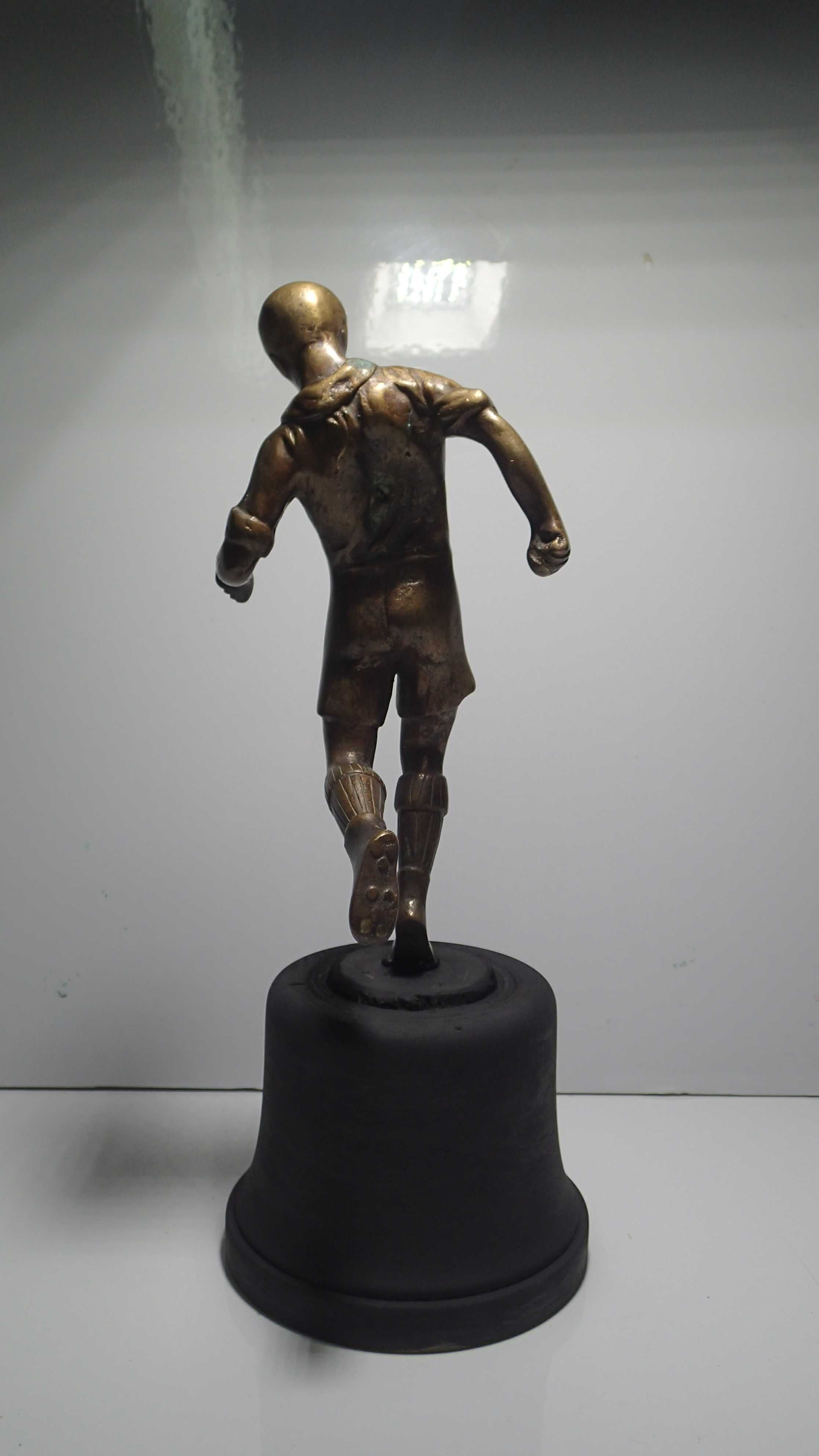 Estatueta antiga em Bronze " Jogador de Futebol"