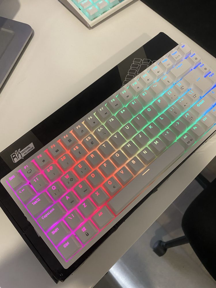 Teclado Mecanico Wireless Gaming Royal Kludge RK84