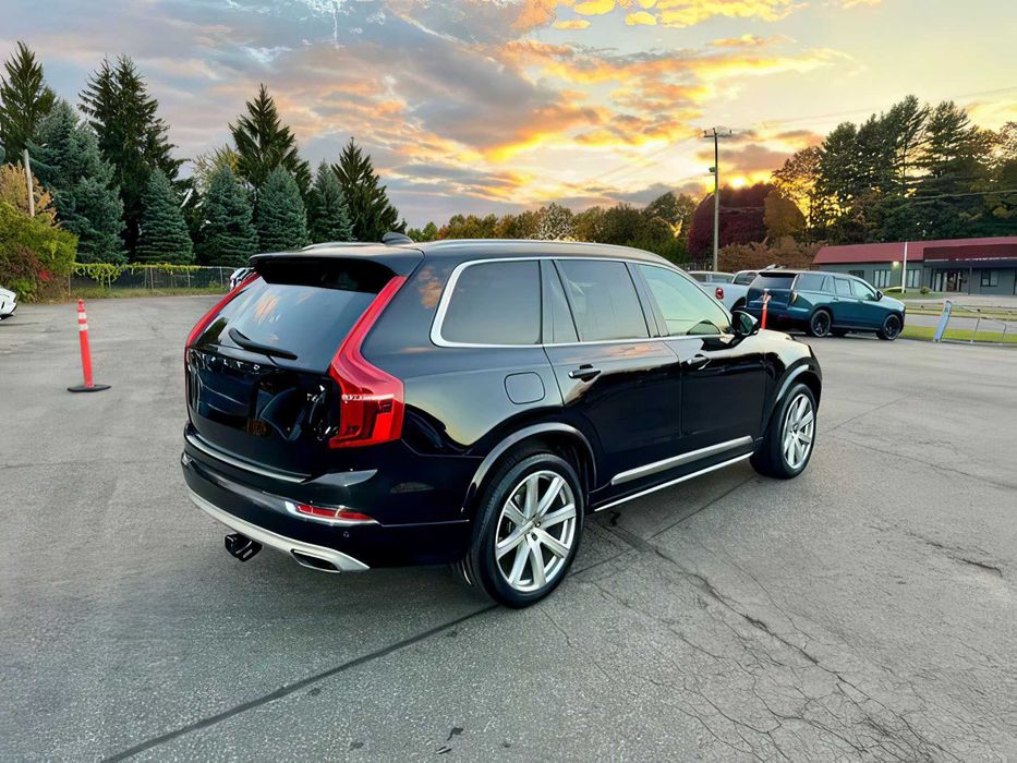 Volvo XC90      2019