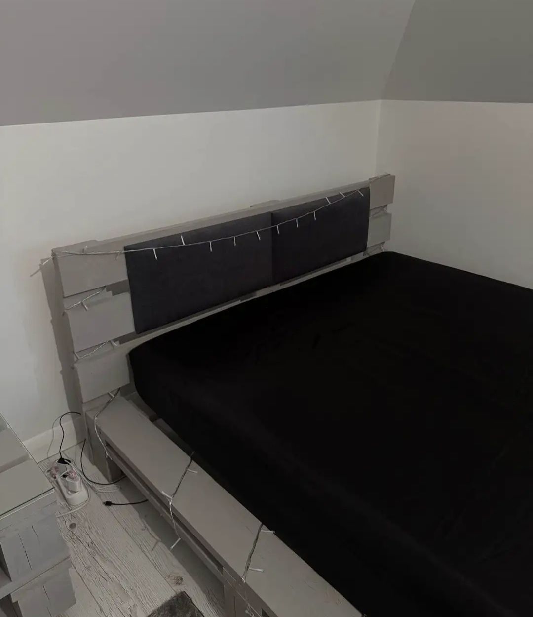 Sprzedam komplet do sypialni z palet