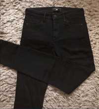 Czarne jeansy Cross 38