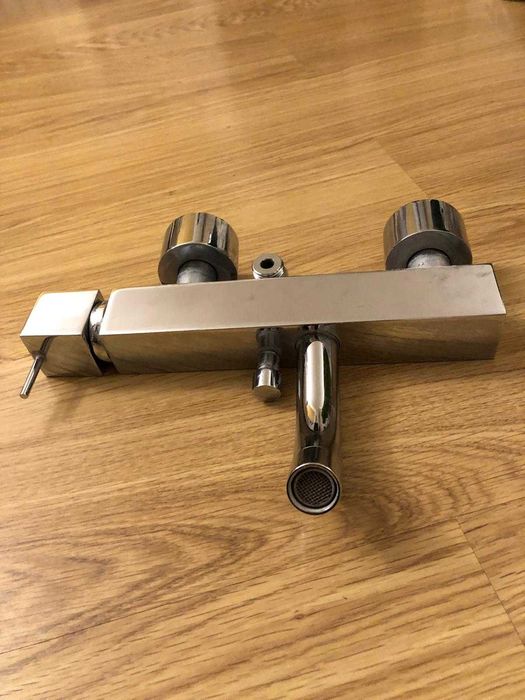 Torneira misturadora de banheira da marca BRUMA