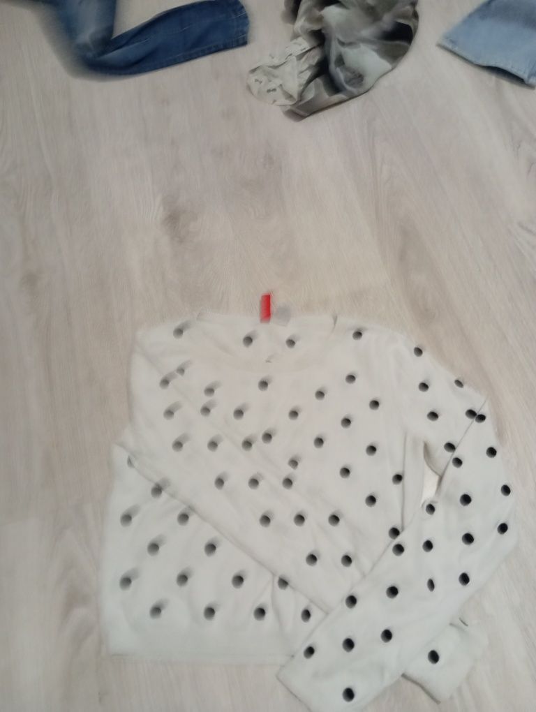 Sweterek w grochy czarne h&m