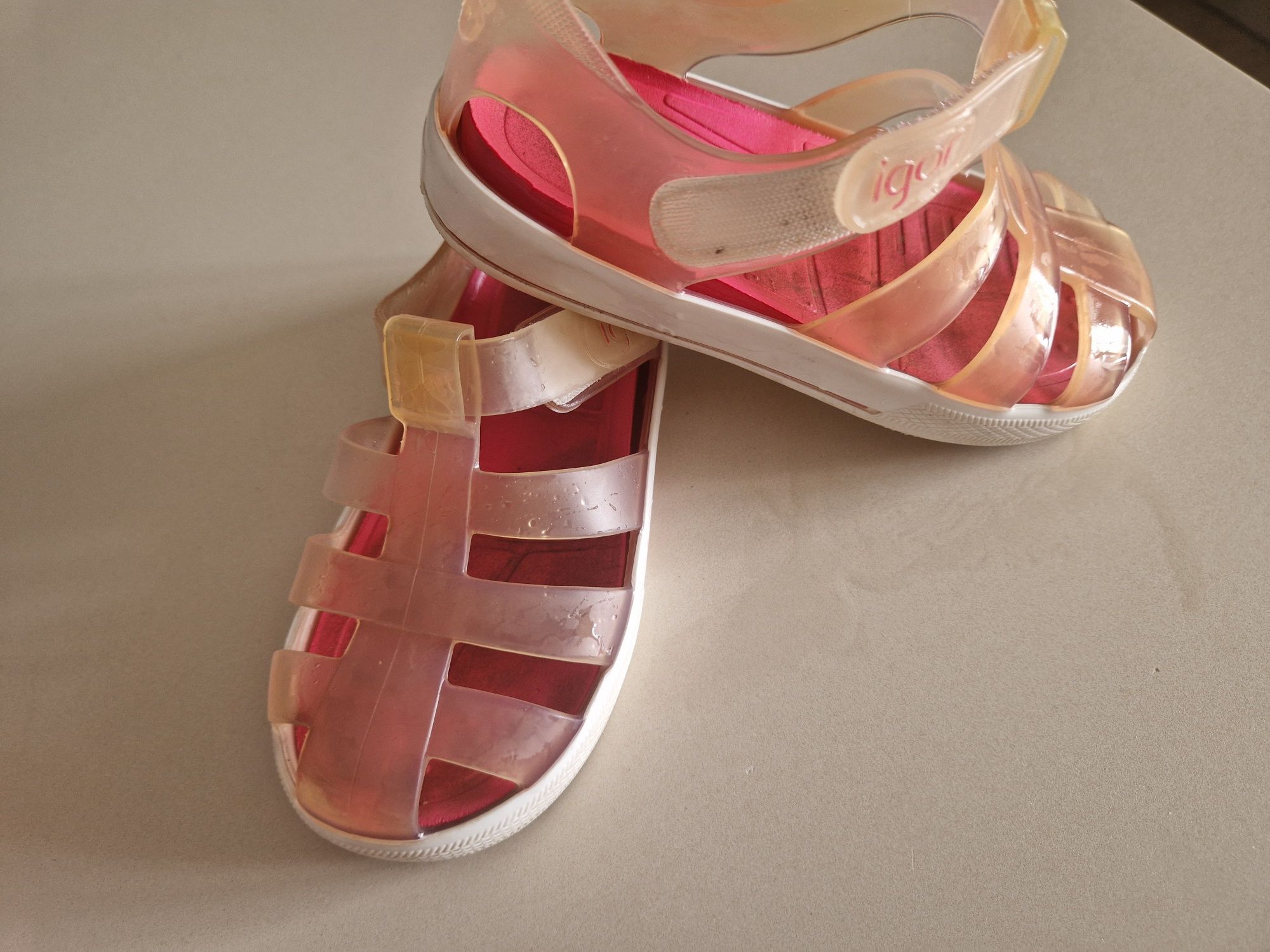 Sandalias igor em bom estado