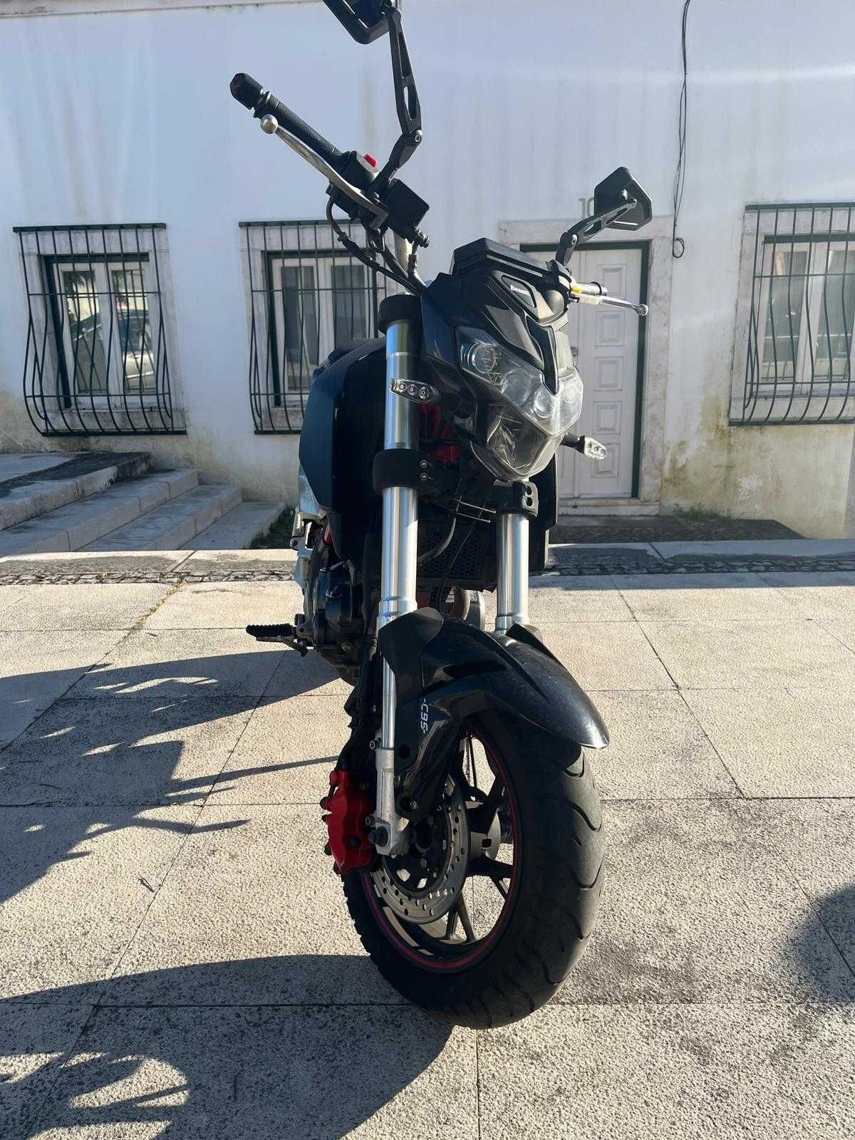 Benelli tnt 125 (ano 2017)