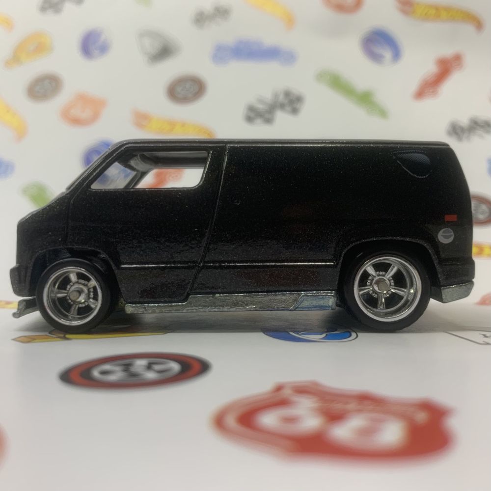 Hot Wheels ‘77 Custom Dodge Van