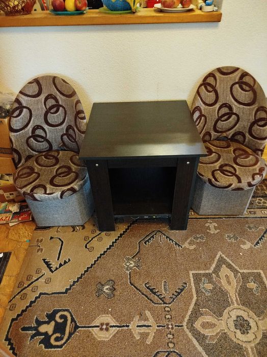 Sprzedam stolik i 2 pufy