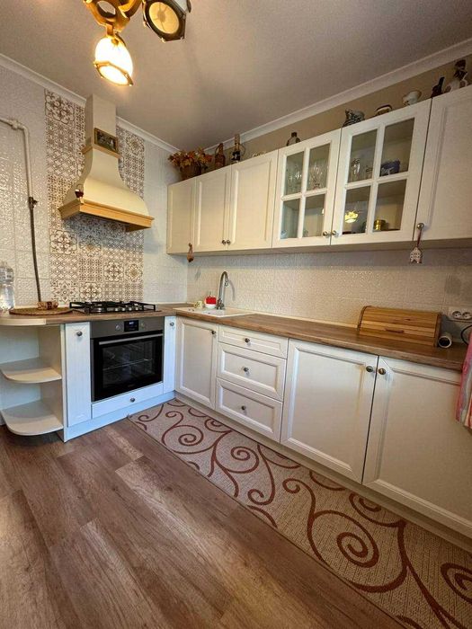 Оренда 2 кімнатної квартири по вулиці Антоненка-Давидовича СИХІВ