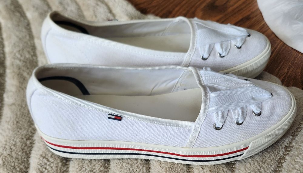 Tenisówki damskie Tommy Hilfiger rozmiar 40 białe
