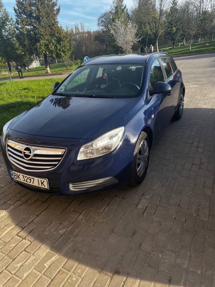 Продам автомобіль opel insignia