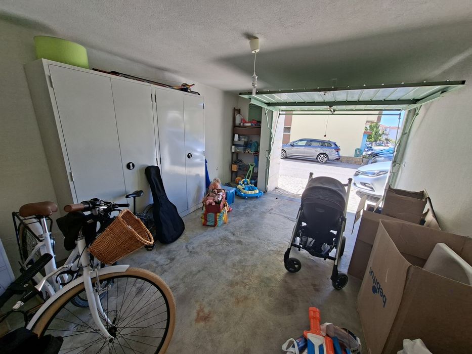 Garagem fechada Moita