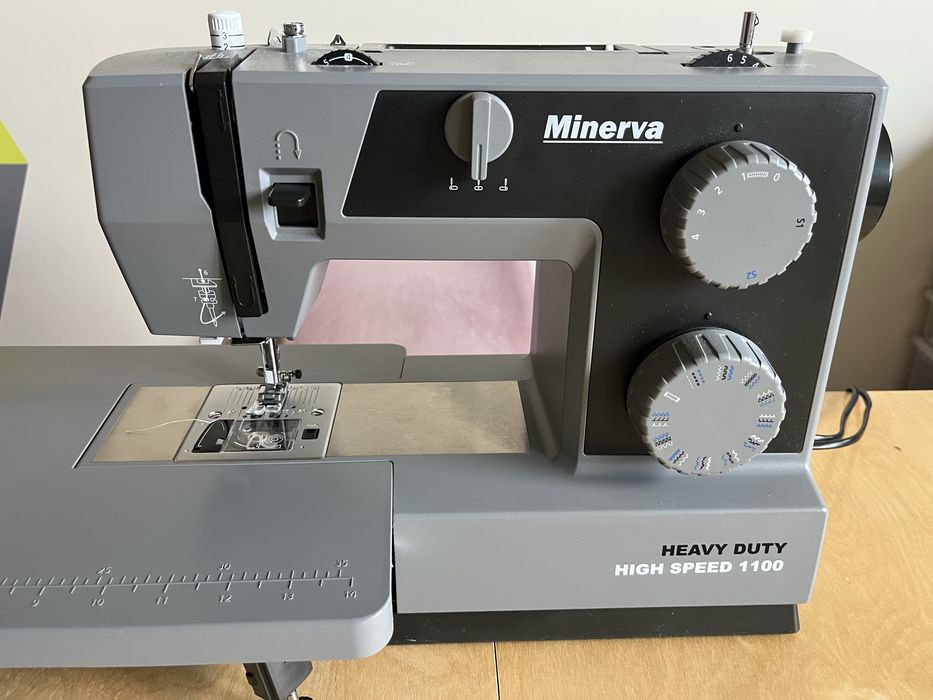 Maszyna do szycia Minerva HS1100
