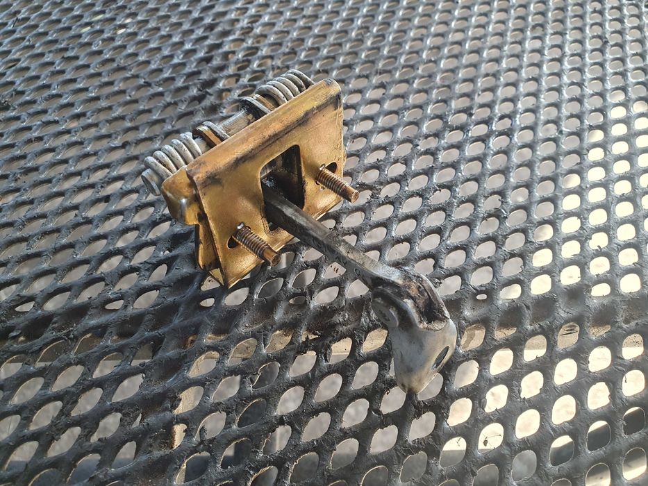 Ogranicznik drzwi lewy przod Peugeot 307 oryginal nie uszkodzony