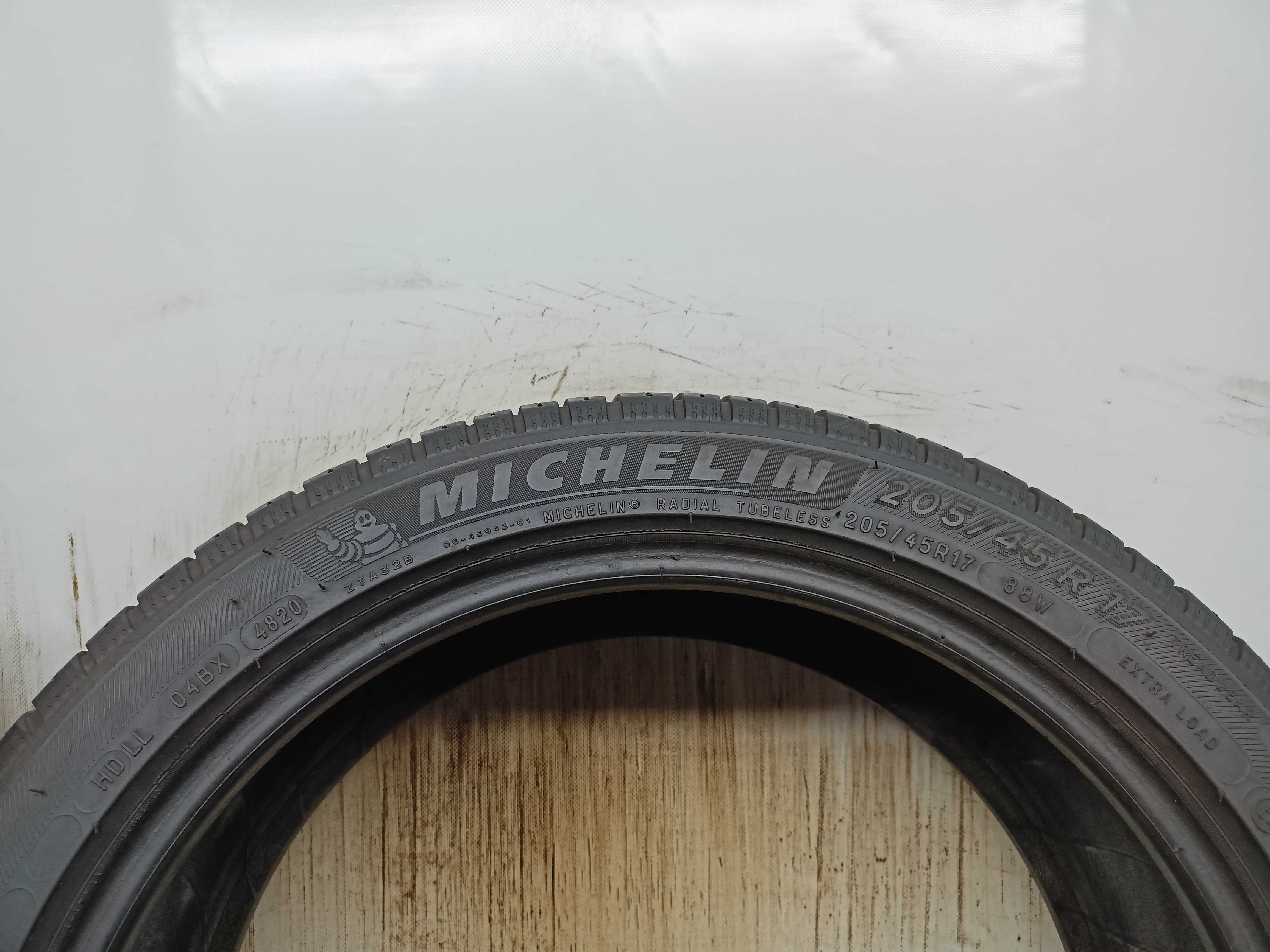 Michelin CrossClimate 205/45/17 2020rok 88W 2*6,5mm (102)