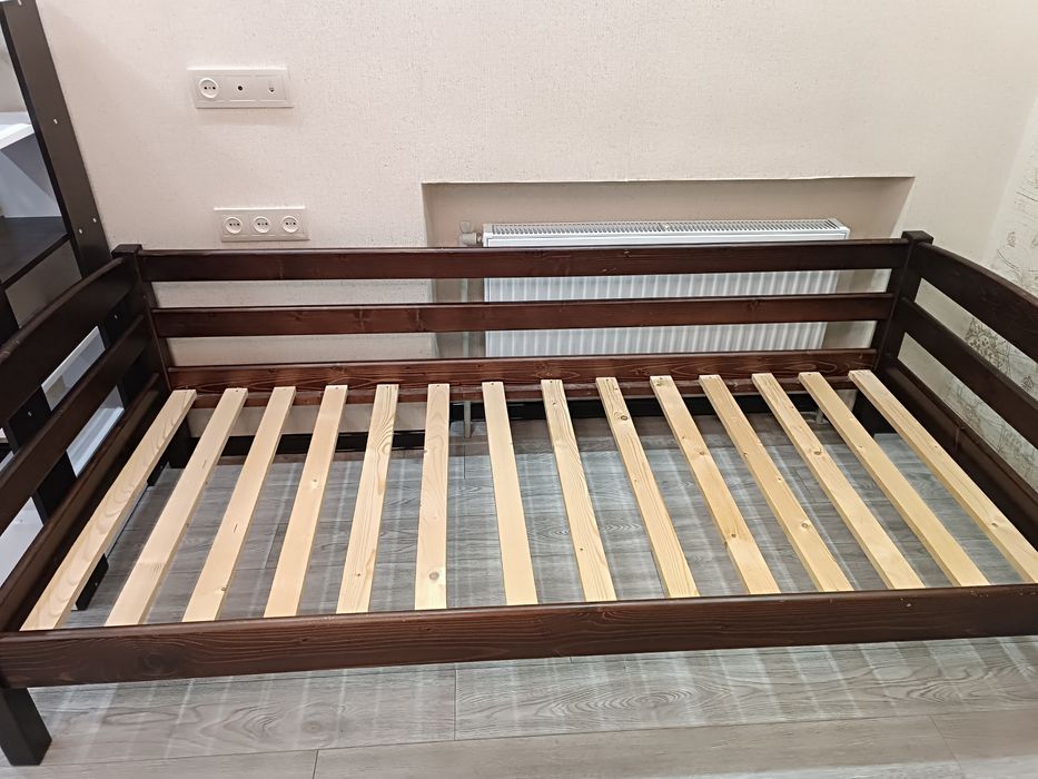 Продам  дерев'яну кровать