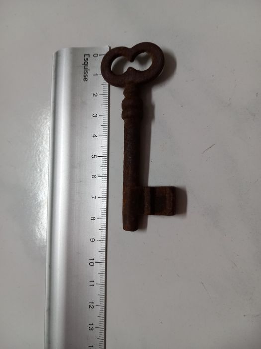 Chave muito antiga em ferro