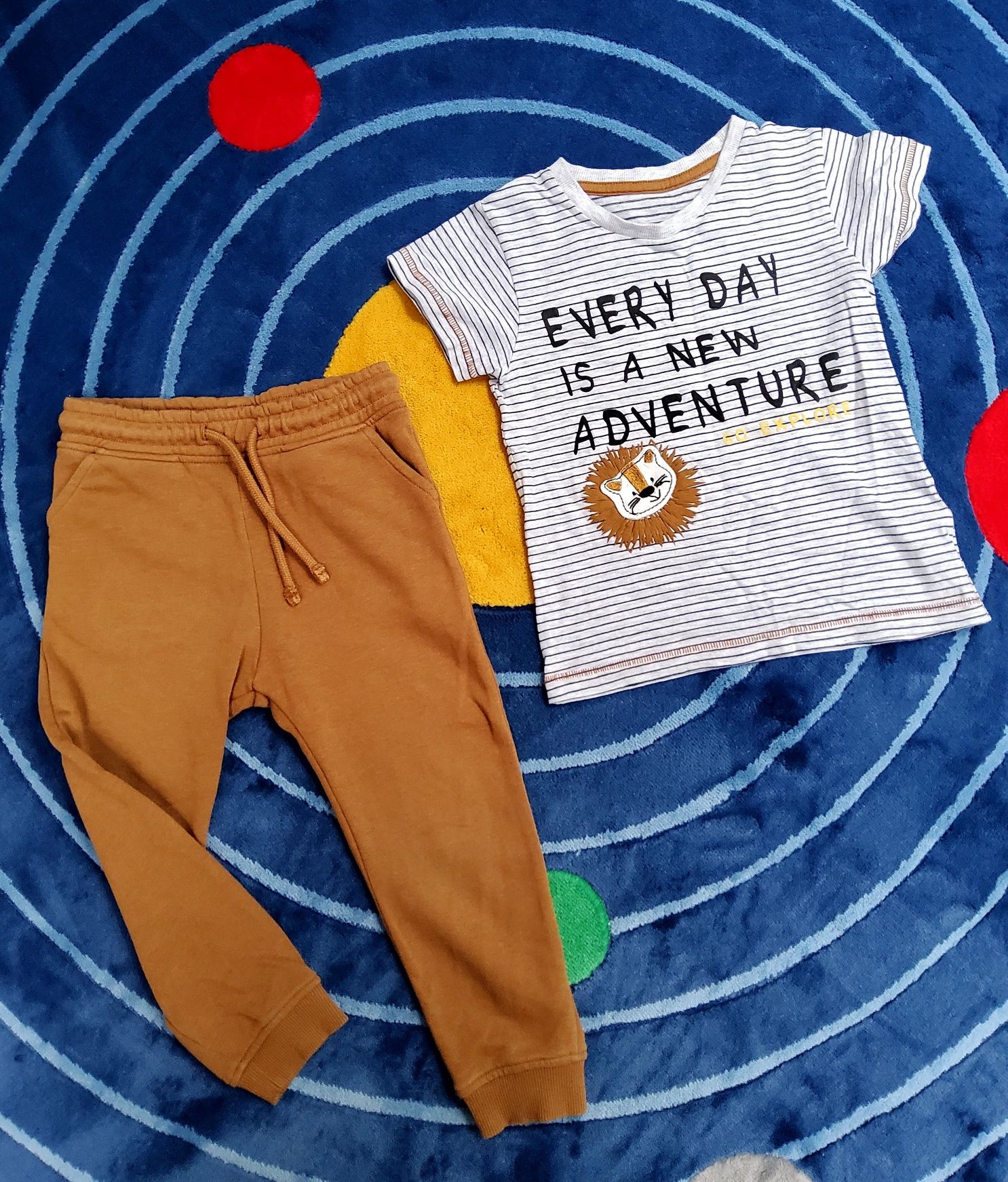 Matalan - zestaw dla chłopca - spodnie i tshirt - 2-3 lata
