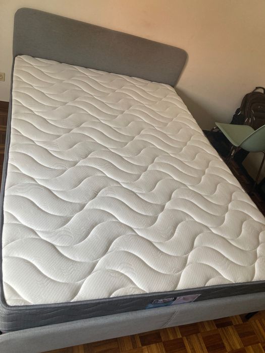 Cama com colchão menos de 2 anos de uso