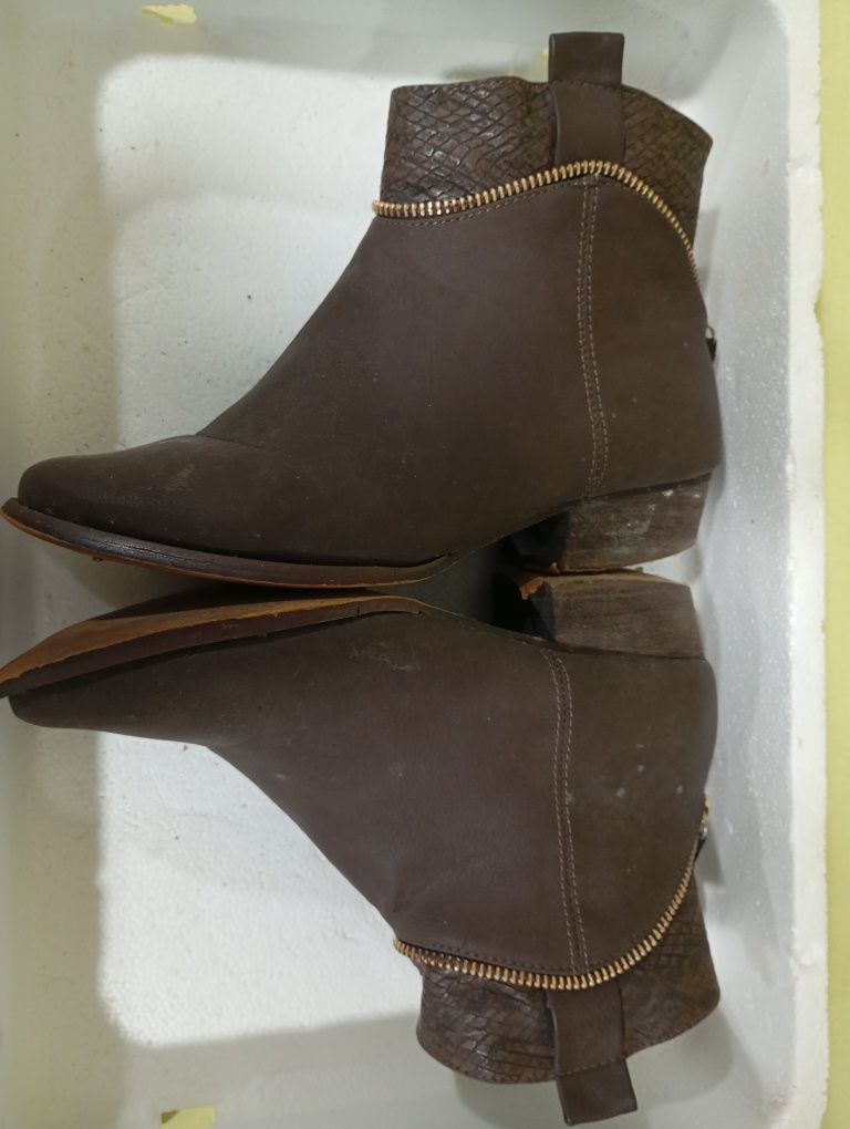Botins castanhos S. Fashion